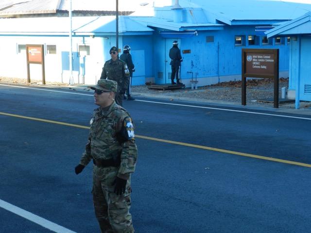 Briefing from a US Army soldier