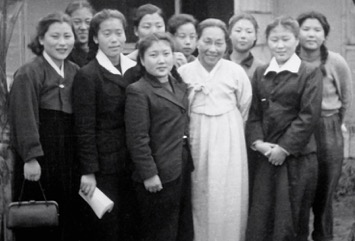 Shin Ae-gyun with her students at an orphanage