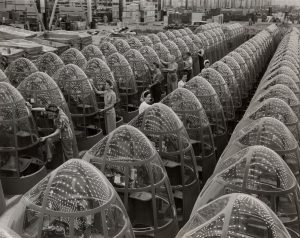 Women working at an airplane assembly during WW2 (PC: Library of Congress) 