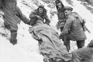 Men of 3 RAR carrying a wounded soldier from the front lines.