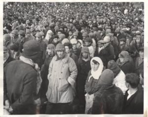 Refugees waiting at Hungnam.