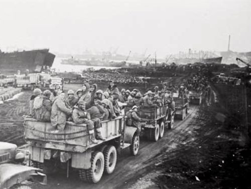 Marines arriving at Hungnam.