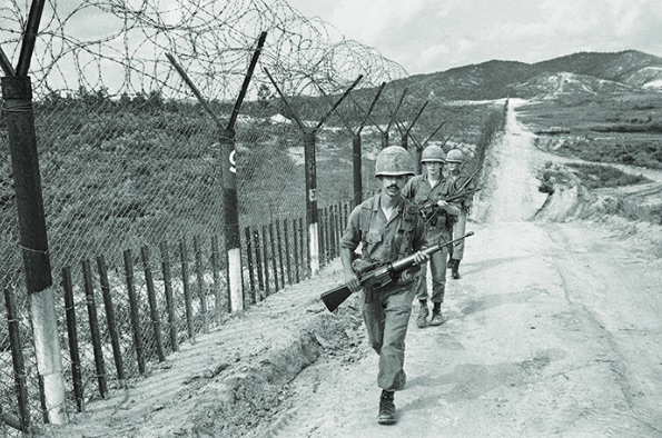 US soldiers patrol the DMZ, Nov. 1969 (PC: AP).
