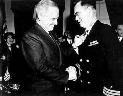 O’Callahan receives the Medal of Honor from President Harry Truman. (PC: US Navy)