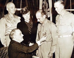 Jimmy Doolittle receives the Medal of Honor from President Roosevelt. Standing, (L–R) Lt. Gen. H.H. Arnold, Josephine Doolittle, and Gen. George C. Marshall.